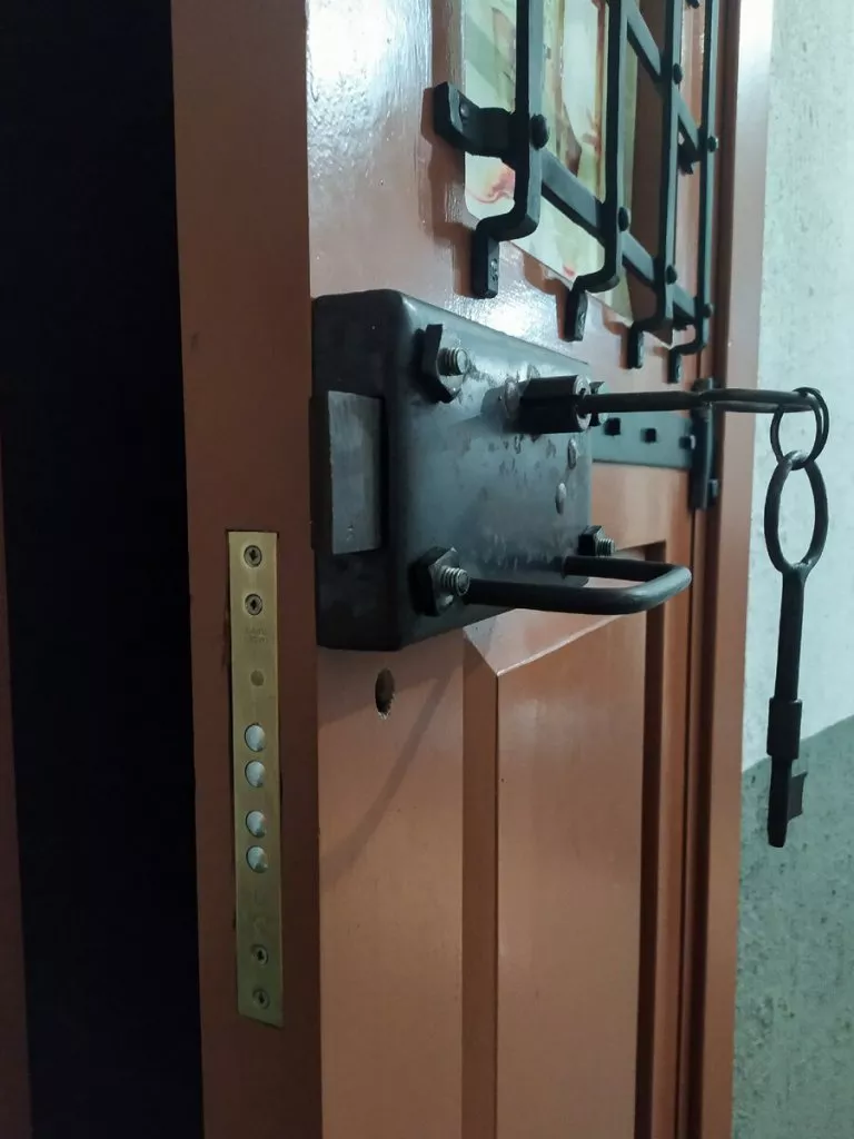 Дверь