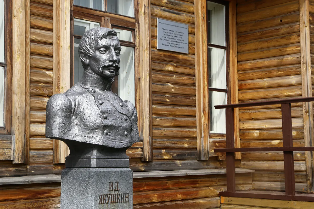 Памятник Якушкину