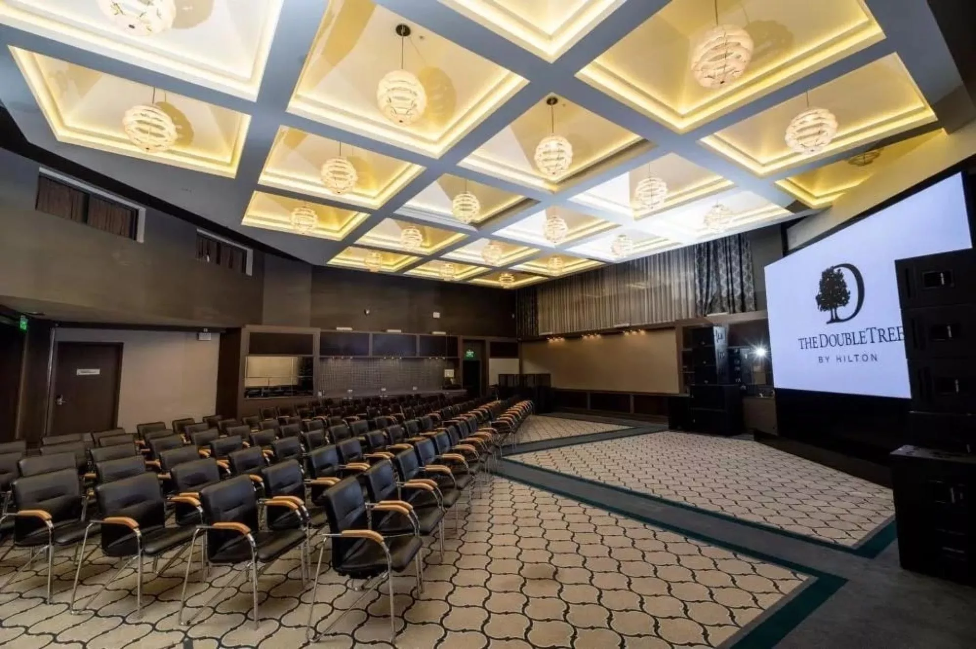 Отель DoubleTree by Hilton Tyumen