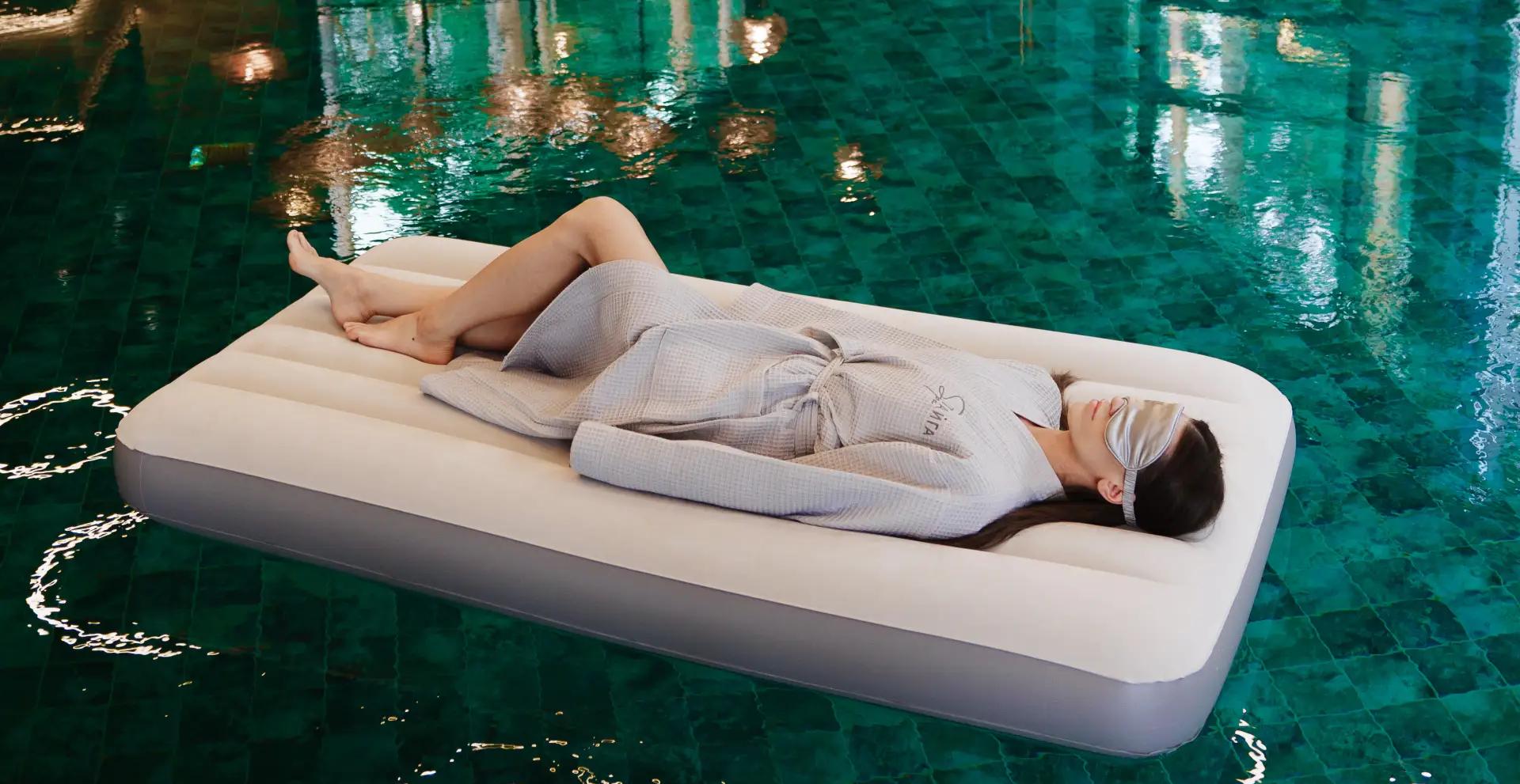 Медитация на парящих матрасах в «Тайге»