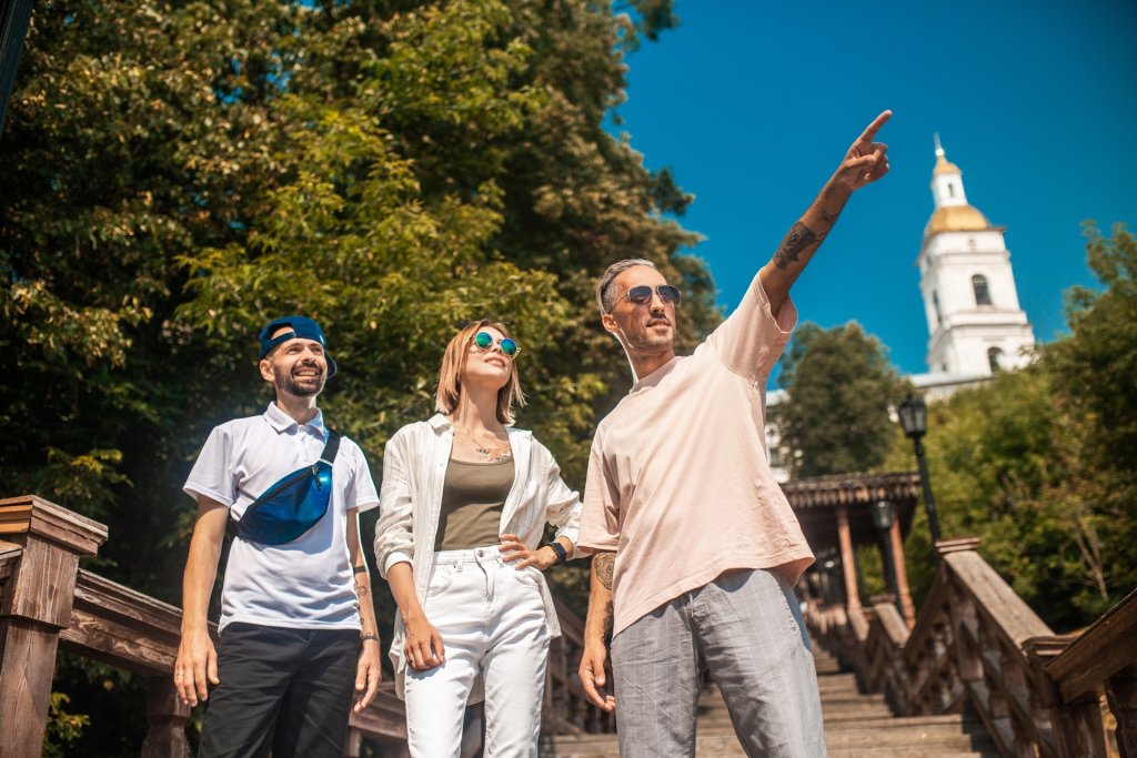                             Экскурсии и туры                          