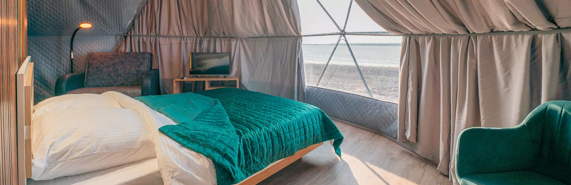 На смену домикам и палаткам пришли сферы: где отдохнуть в купольном отеле в Сибири