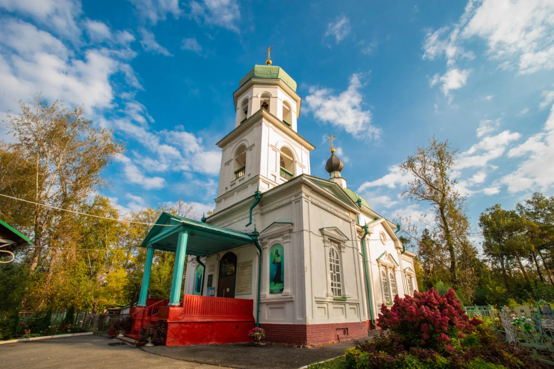 Церковь Трех Святителей