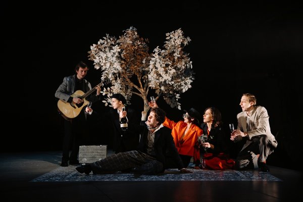 Спектакль «Вознесенский. Цветет миндаль»