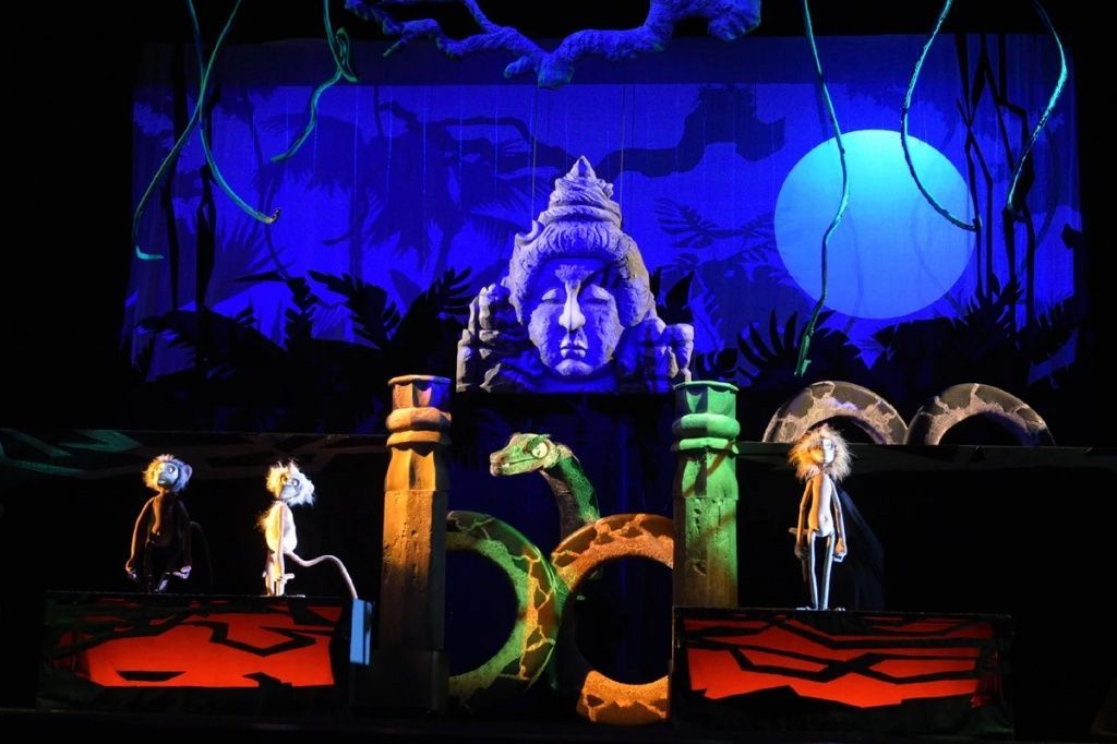                             Театры и кино                          