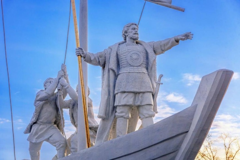 Скульптурная композиция, посвященная основателю города Тобольска Даниле Чулкову