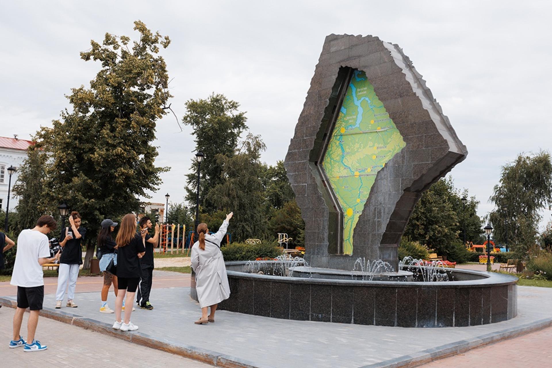 Площадь Борцов Революции