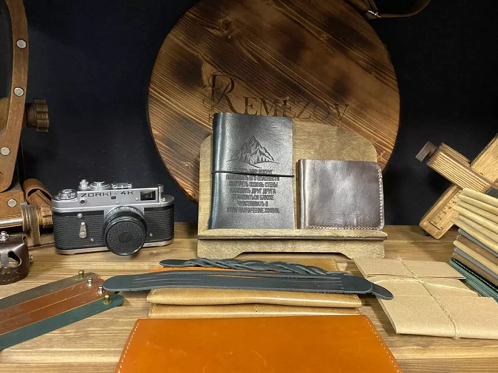 Тренд на старинное ремесло: мастер-класс по изготовлению кожаных изделий в Тобольске